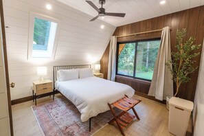 3 bedrooms, desk, iron/ironing board, travel cot - TreeTops Ayframe, Supersized AFrame on the River with Hot Tub (Indian River)