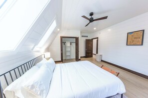 3 bedrooms, desk, iron/ironing board, travel cot