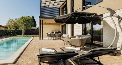 Enchanting 3-BR Villa for 6, with Saltwater Pool