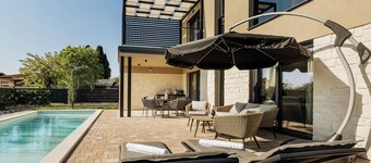 Enchanting 3-BR Villa for 6, with Saltwater Pool