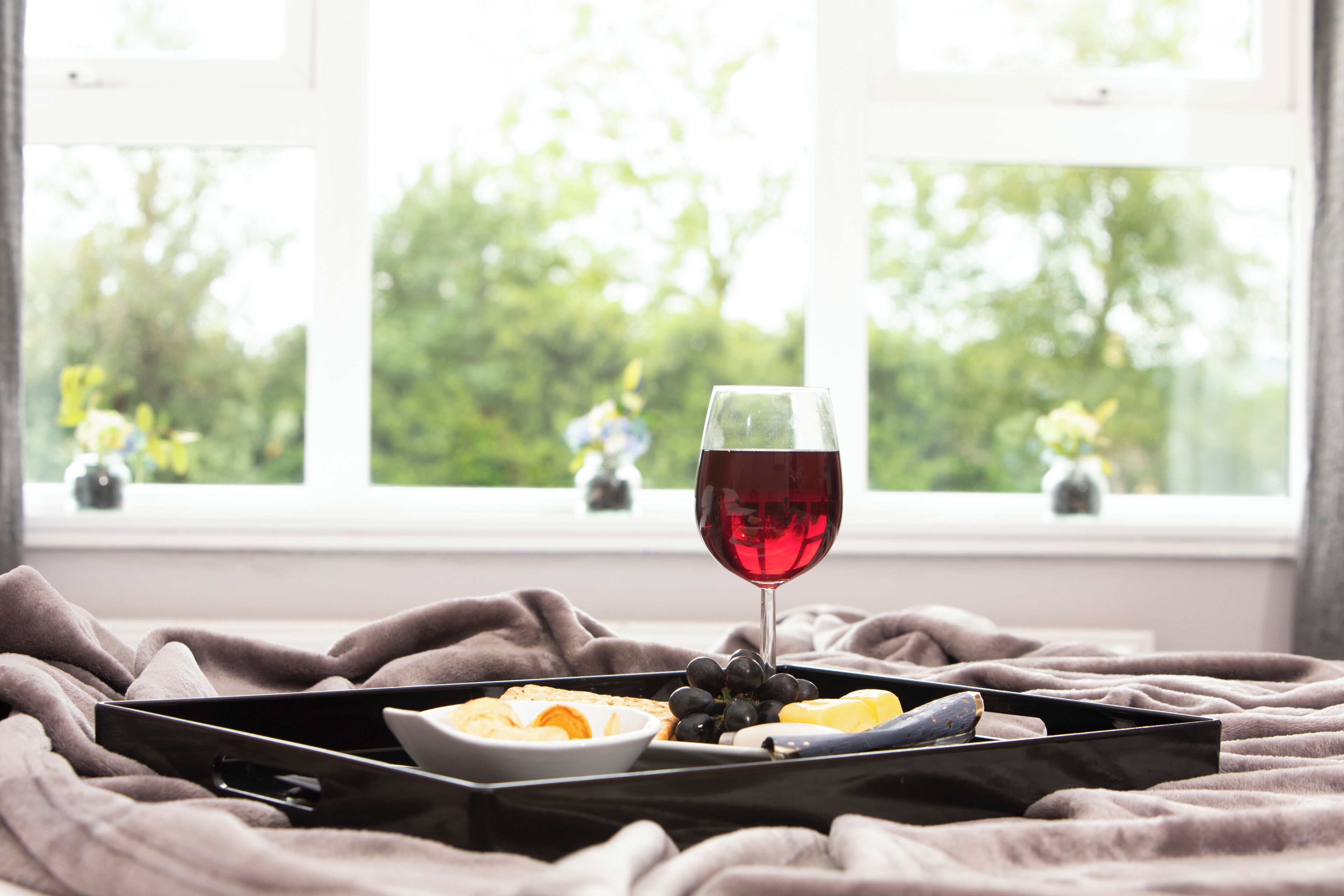 Escritorio y espacio para trabajar con laptop 