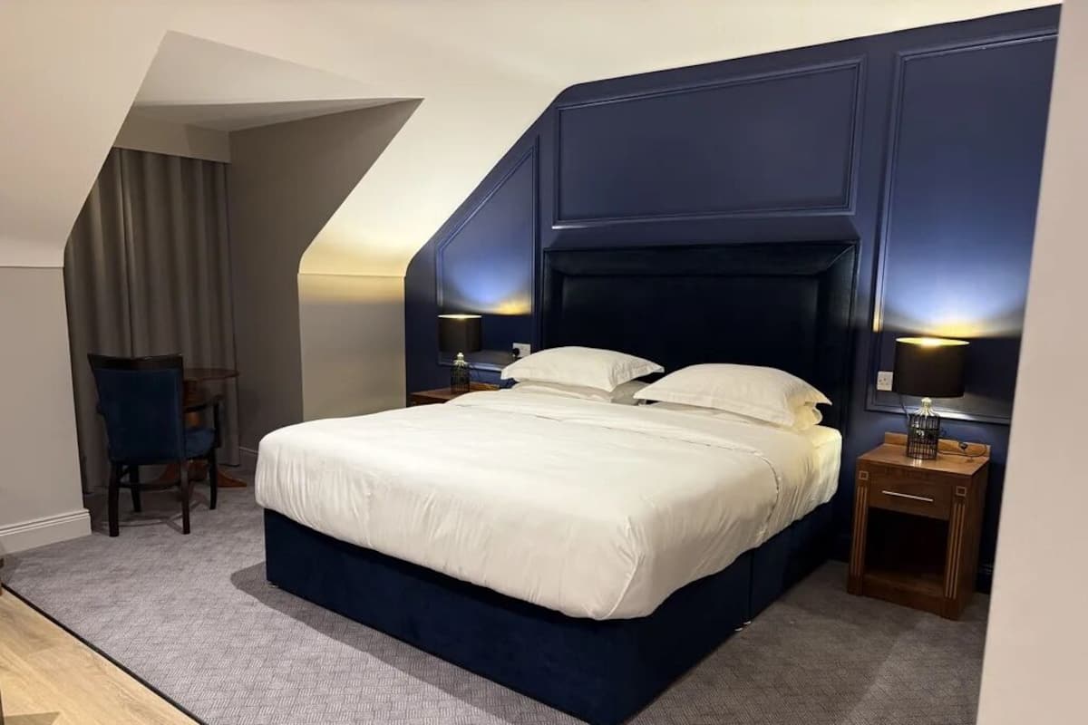 Deluxe Double Room, 1 King Bed, Garden View | Desk, laptop workspace, soundproofing, WiFi (free)