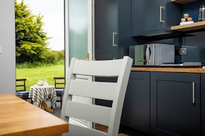 Microwave - Donegal Manor (Donegal)