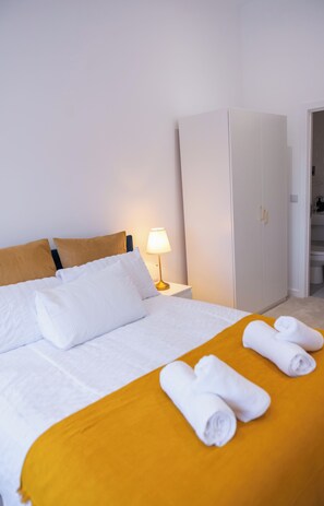 2 bedrooms, desk, iron/ironing board, travel crib