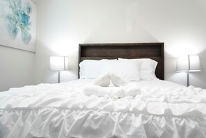 3 bedrooms, desk, iron/ironing board, travel cot