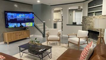 Smart TV, fireplace