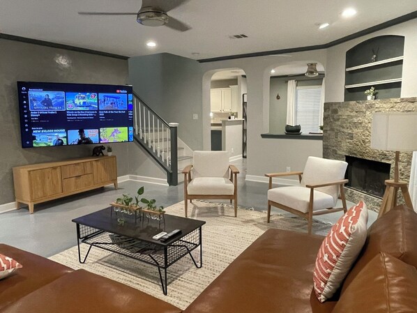 Smart-tv en een open haard