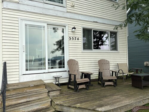 Charming Lakefront - Waterfront 2-bedroom 2-bath on Conesus Lake - Pet Friendly
