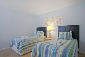 2 bedrooms, desk, iron/ironing board, WiFi