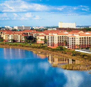 Exterior - Charming 2-bd condo with access to an amazing waterpark & mins away from disney! (Kissimee)