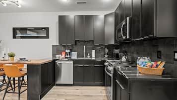 Condo | Dapur peribadi | Pembancuh kopi/teh, cerek elektrik