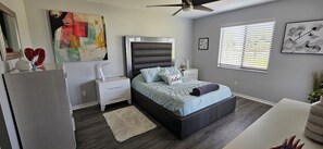 2 habitaciones, tabla de planchar con plancha, wifi y ropa de cama 