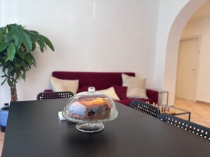 TV connectée de 24 pouces avec chaînes numériques, services de streaming