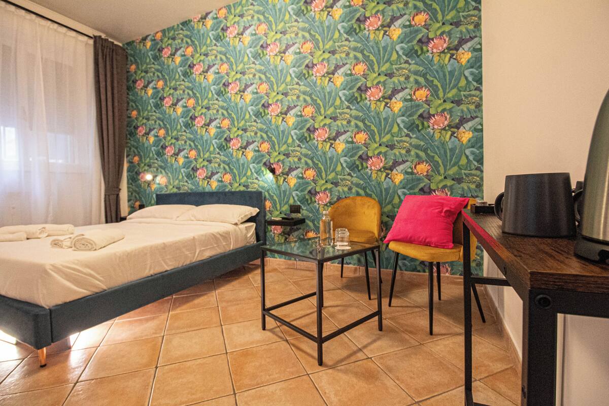 Comfort Triple Room | In-room safe, desk, laptop workspace, blackout drapes