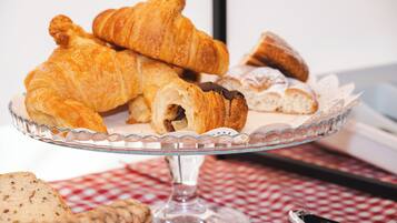 Café da manhã continental todos os dias mediante uma taxa