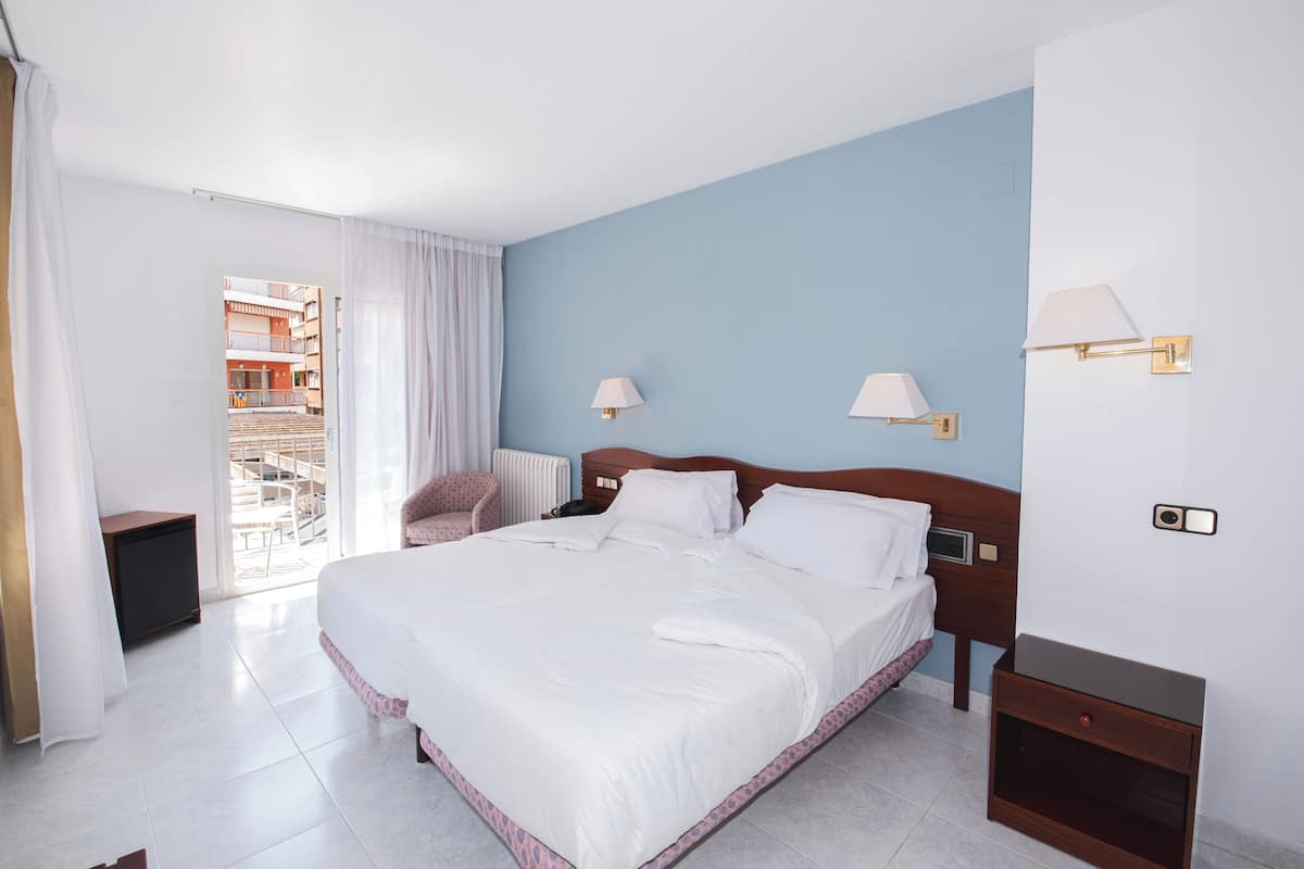 City-Zimmer, 2 Einzelbetten | 1 Schlafzimmer, Schreibtisch, kostenloses WLAN, Bettwäsche
