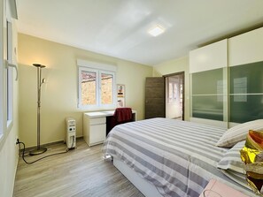 3 dormitoris, planxa i posts de planxar i Internet