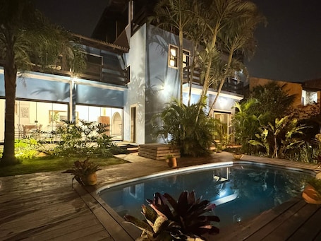 8 piscinas techadas
