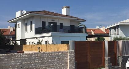 IZMIR CESME DE HAFTALIK KİRALIK ÖZEL HAVUZLU DUBLEX VİLLA