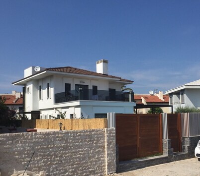 IZMIR CESME DE HAFTALIK KİRALIK ÖZEL HAVUZLU DUBLEX VİLLA