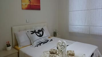 4 bedrooms, iron/ironing board, WiFi, bed sheets