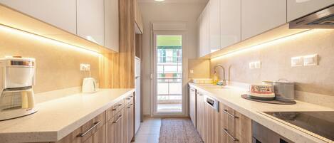 Fridge, oven, dishwasher, coffee/tea maker