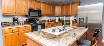 3 bedroom house walking distance to Rigbys & 8 minute drive to Perry Fairgrounds