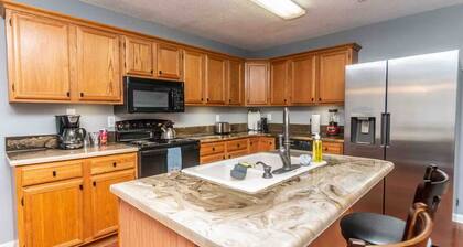 3 bedroom house walking distance to Rigbys & 8 minute drive to Perry Fairgrounds