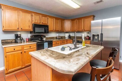 3 bedroom house walking distance to Rigbys & 8 minute drive to Perry Fairgrounds
