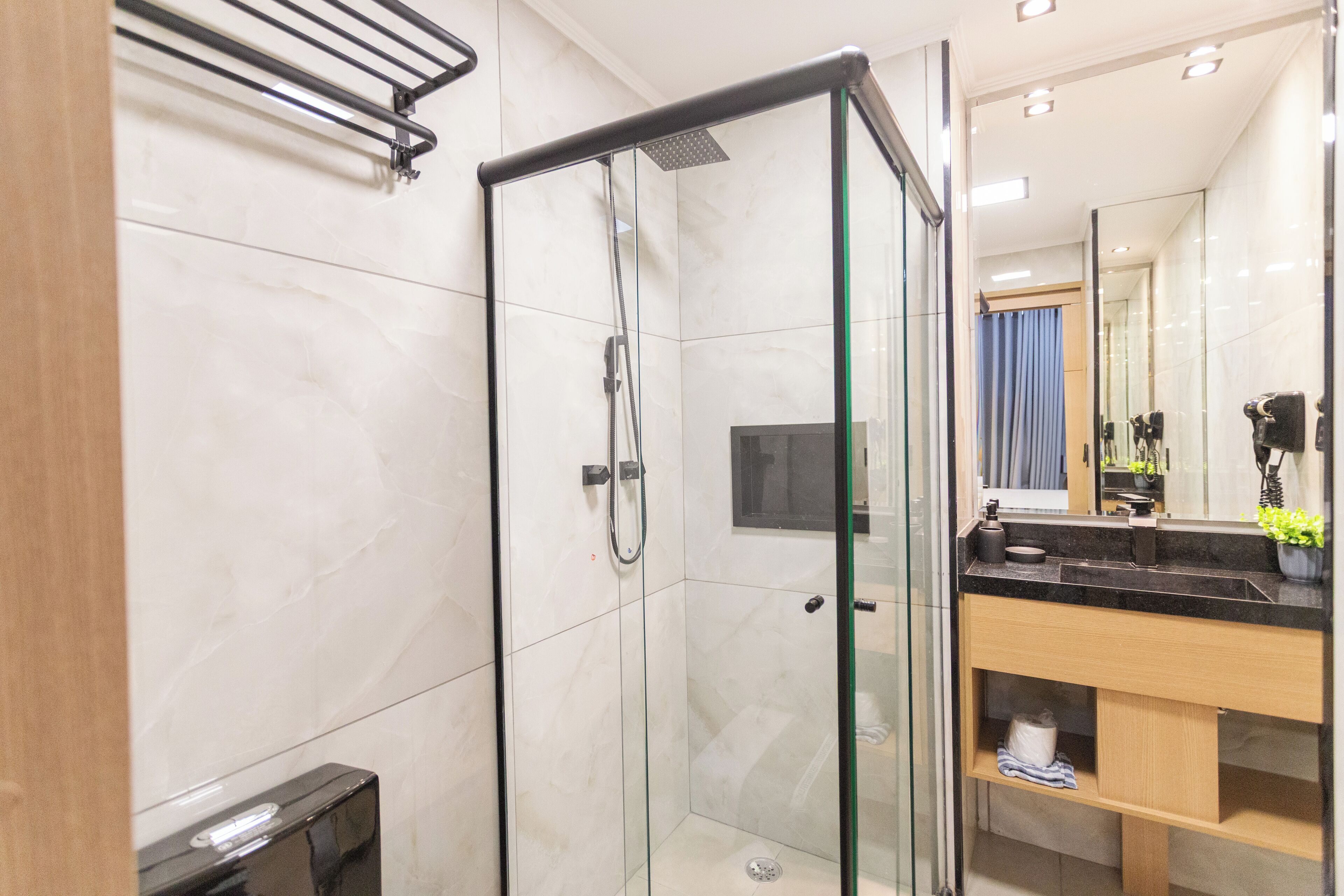 Studio | Bathroom | Shower, towels, soap, shampoo