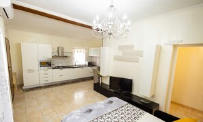 2 bedrooms, desk, free WiFi, bed sheets