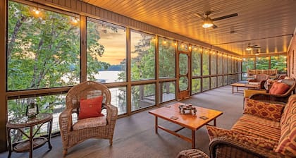 Sleeps 20! Luxe Family Lakehouse! No Steps to Water! EZ Access, Slide, Fast Wifi