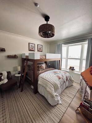 Cuna de viaje, wifi gratis, ropa de cama