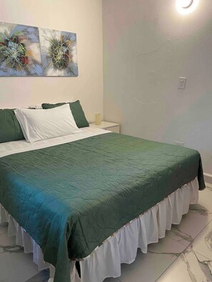 3 chambres, fer et planche à repasser, Wi-Fi, draps fournis