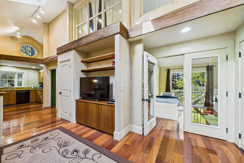 Secluded Forest Escape 3 bdm