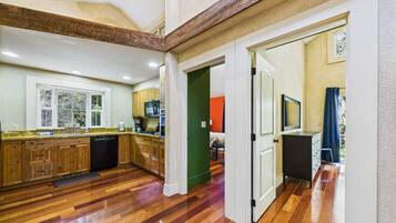 冷蔵庫、電子レンジ、オーブン、食器洗い機