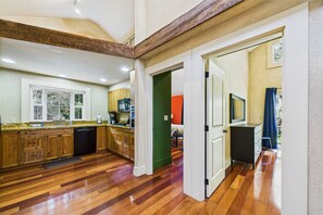 Réfrigérateur, micro-ondes, four, lave-vaisselle