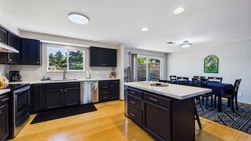 Frigorífic, microones, forn i placa de cuina