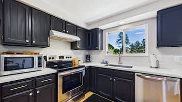 Frigorífic, microones, forn i placa de cuina