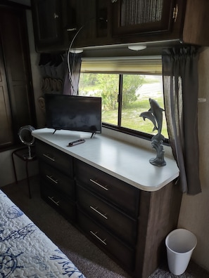 1 bedroom, in-room safe, iron/ironing board, bed sheets -  Port Saint Joe 1/1 Trailer that sleeps 4, only 2 blocks to Beach -Pet friendly! (Port St. Joe)