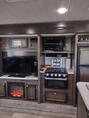 Refrigerador, microondas, horno, placa de cocina