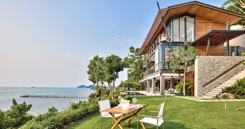 Luxury Thailand Beach Front  View Chef, Staff included  lth10
