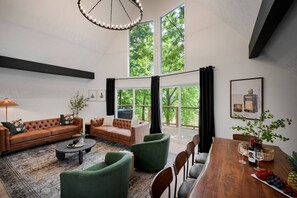 Televisión, chimenea, videojuegos