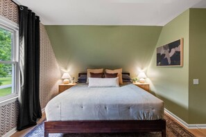 3 bedrooms, desk, iron/ironing board, travel crib