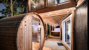 A wooden cabin with a sauna, a hot tub, and a dining area. - Bourbon Trail*River Views*Hot Tub*Sauna*EVSE*WiFi (Frankfort)