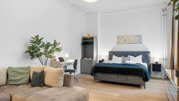 2 Schlafzimmer, Schreibtisch, Bügeleisen/Bügelbrett, Reisekinderbett