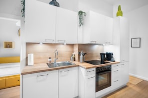 Kühlschrank, Ofen, Herdplatte, Geschirrspüler