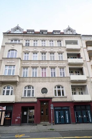Exterior - Loftly: Kant99 - Zentral - 90m2 - Self Check-In (Berlin)