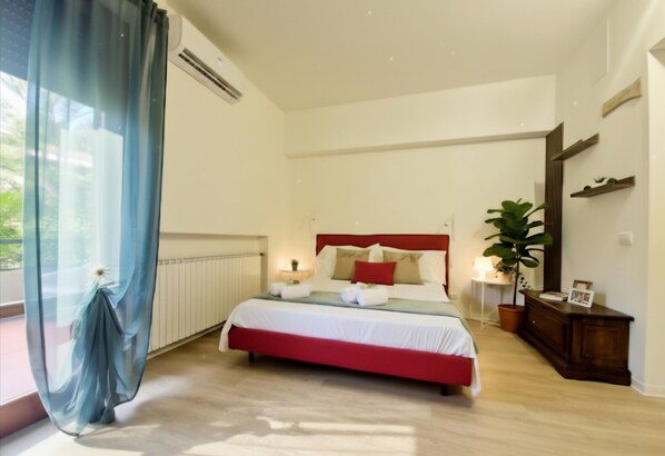 1 bedroom, desk, free WiFi, bed sheets