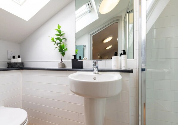 Luxury Studio, Non Smoking | Bathroom